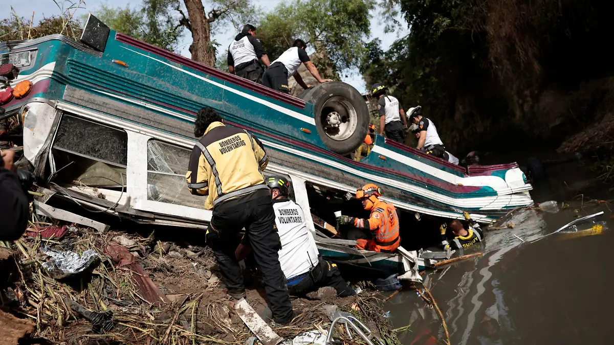 Encuentran mexiano entre las víctimas de accidente en Gautemala